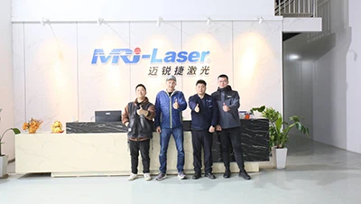 AFC Services-repræsentant Mr. Wierzbicki besøgte MRJ-Laser